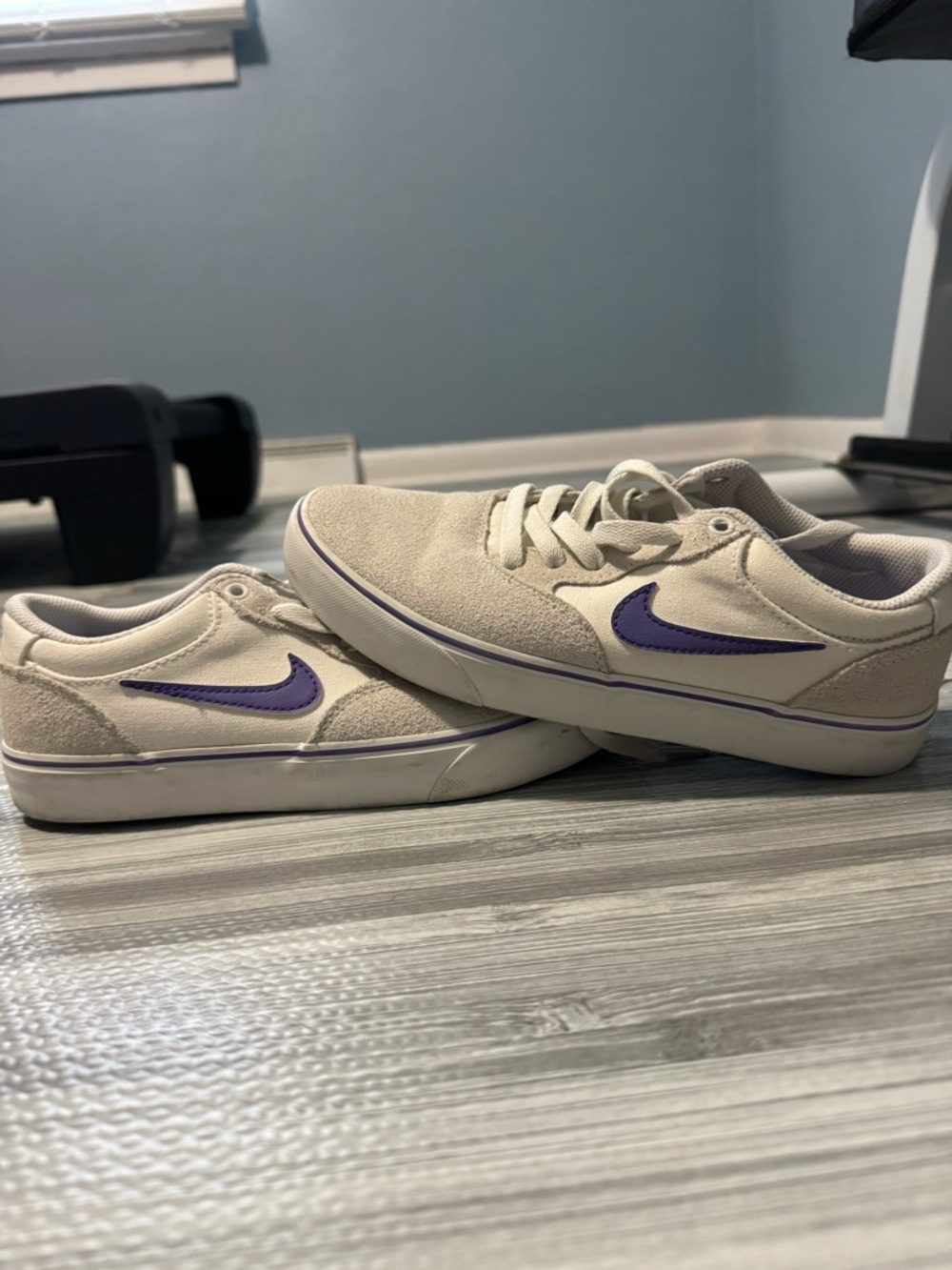 Nike SB Low-Top Sneakers in Cream and Purple